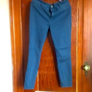 Only worn three times. Great and comfy! Navy blue color. Great spring pants!